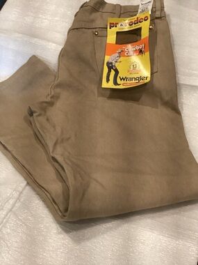 Wrangler Men’s Cowboy Cut in Khaki